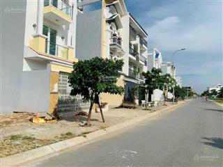 Chỉ 3,6 tỷ sở hữu ngay nhà 1 trệt 2 lầu mặt tiền đường nhựa 12m, kdc sầm uất