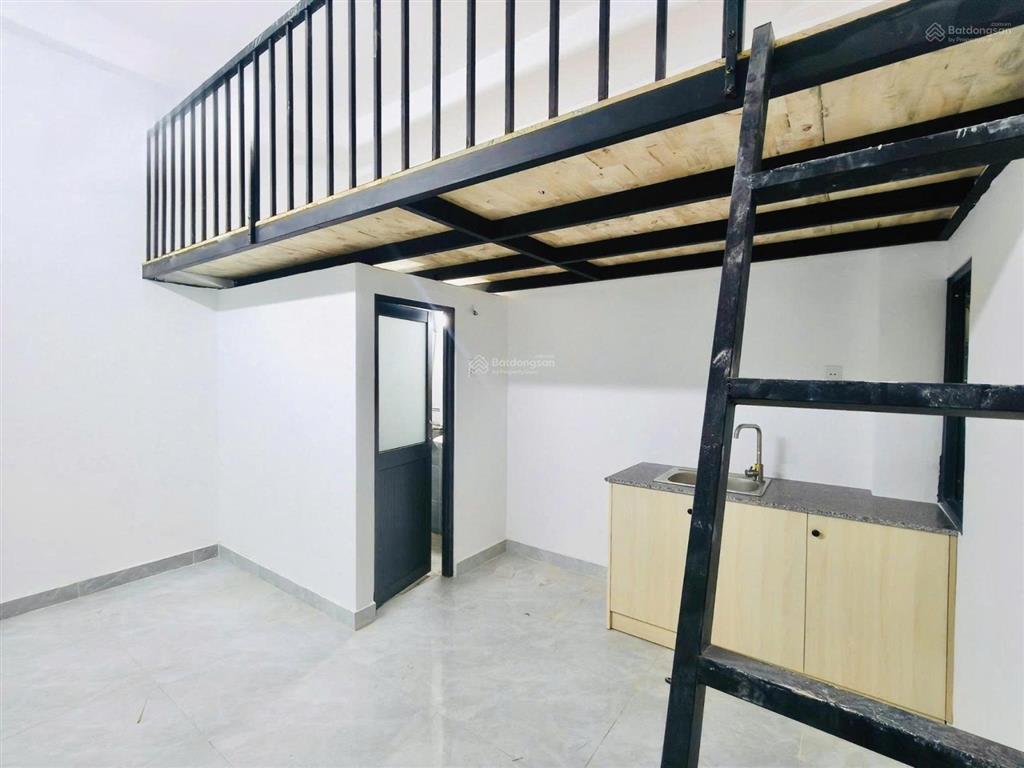 Phòng trọ giá rẻ gác lửng xây mới ngay đh ngân hàng  hoàng diệu 2