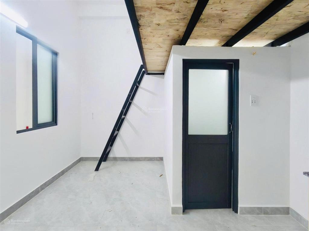 Phòng trọ giá rẻ gác lửng xây mới ngay đh ngân hàng  hoàng diệu 2