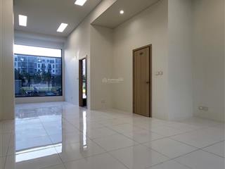 Tôi (chính chủ) cần cho thuê tầng 1 và 2 giá 8 triệu/tháng bao phí đã có sẵn điều hoà và rèm