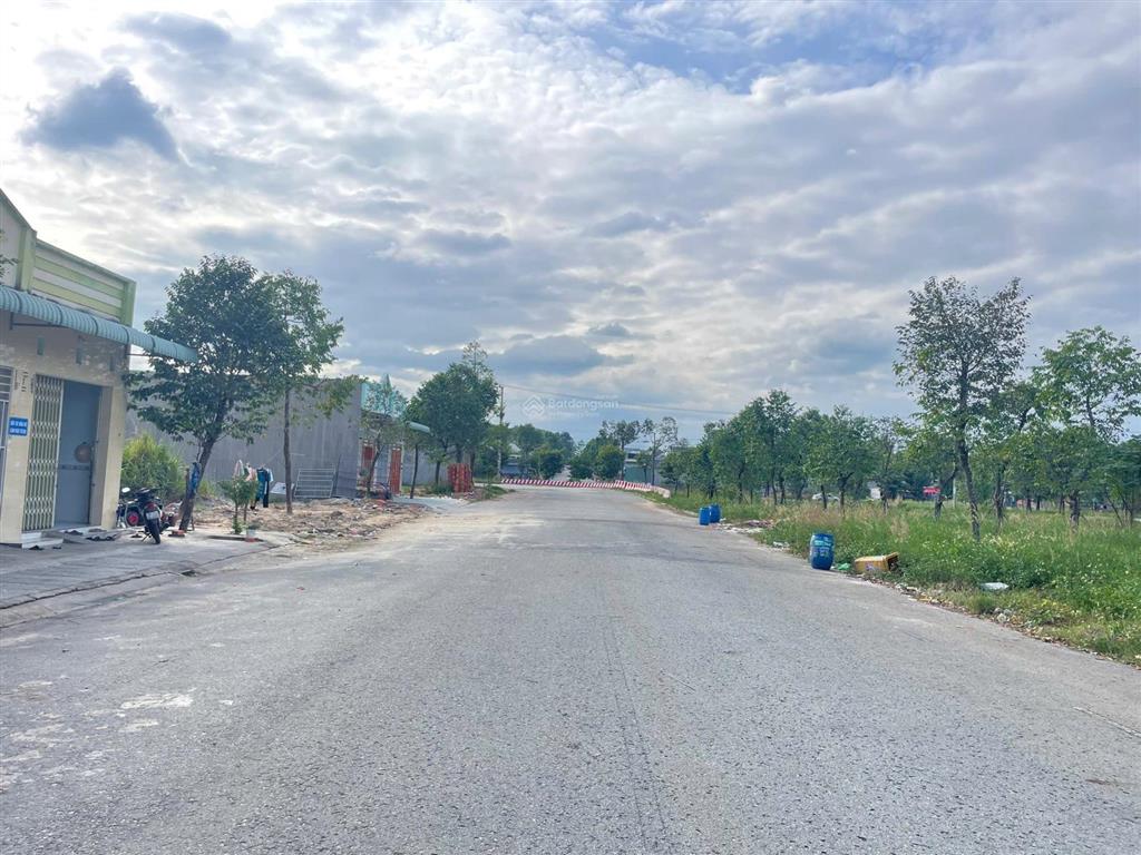Chính chủ bán gấp 150m2 mặt tiền đường lớn 25m kinh doanh buôn bán, thông thẳng kcn việt  sing