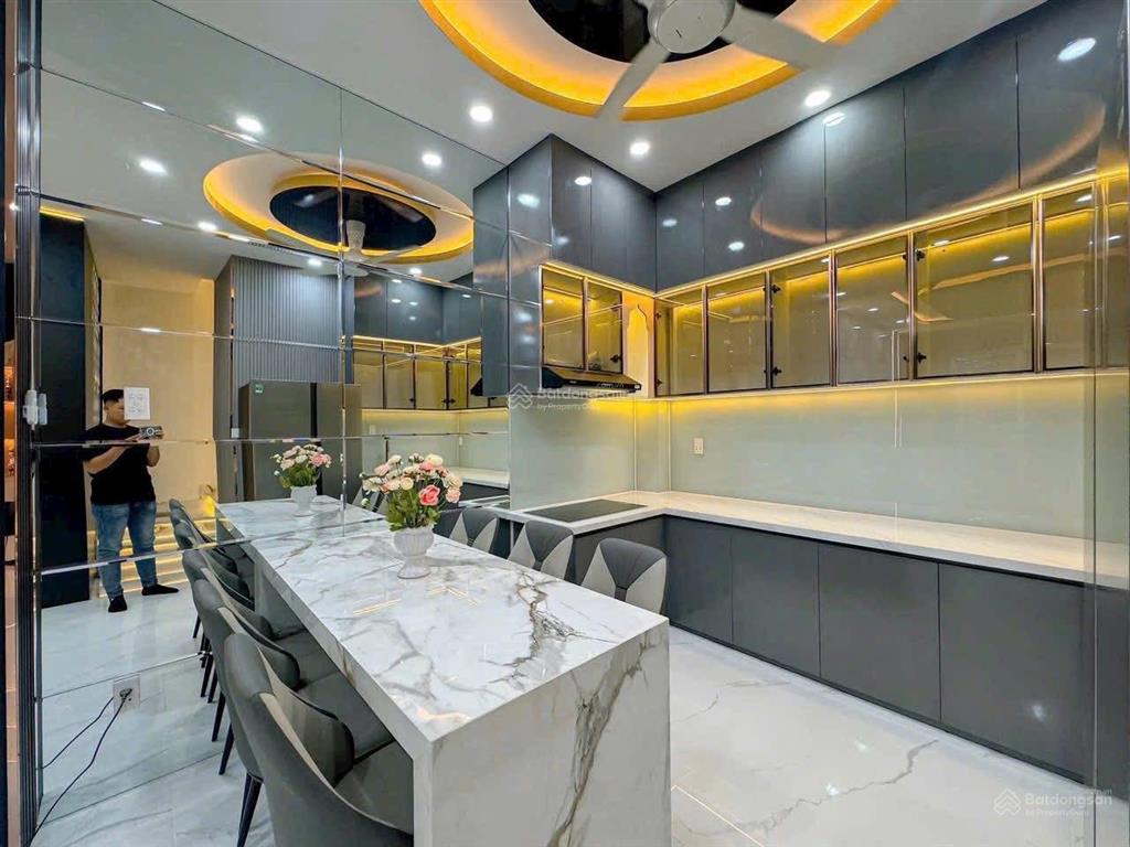 Hàng ngộp bán nhà 5 tầng 5x18m mặt tiền đường 8m sát phú mỹ hưng trung tâm q7 giá chỉ hơn 10 tỷ