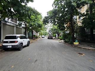 Bán đất 5.5x14m mặt tiền đường 6m sát chợ phú thuận q7, cách trung tâm q1 chỉ 10 duy chuyển