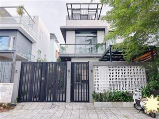 Bán biệt thự 9x18m trung tâm q7 cách chợ bến thành trung tâm q1 chỉ 2.5km