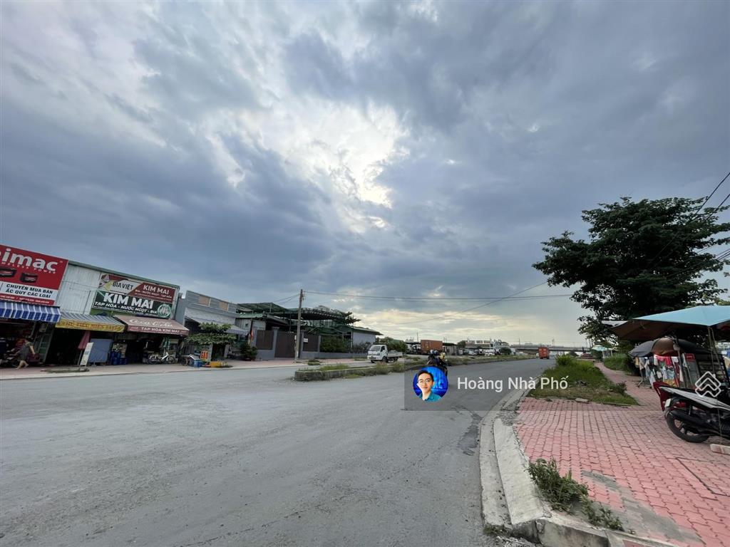 Mặt tiền kinh doanh, kế trạm depot metro tuyến số 1, nhà 4 tầng, 351m2 xd, đường 30m