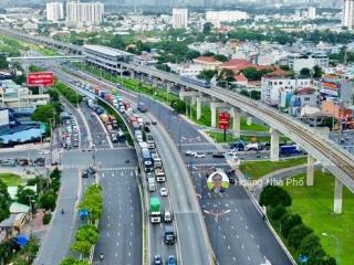 Bán mặt tiền xa lộ hà nội  600m, ngang 16m  vị trí vàng cho showroom, ngân hàng  100tr/m2