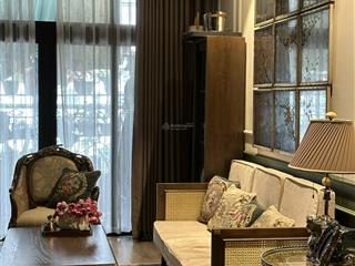Chủ thuê căn góc tại r5 royal city. diện tích 131m3 ngủ 2vs. giá 32tr/ tháng.  0973 615 ***