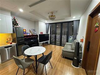 Tìm chủ mới cho căn 2 ngủ nhỏ xinh tòa vip nhất royal city. toà r6 dt 69m. full nội thất0973 615 ***