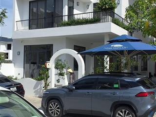 Gấp gấp  8,x tỷ căn nhà vườn  dt 10x175 = 175m2  dự án cửa lò beach villa  đối diện vin wonder