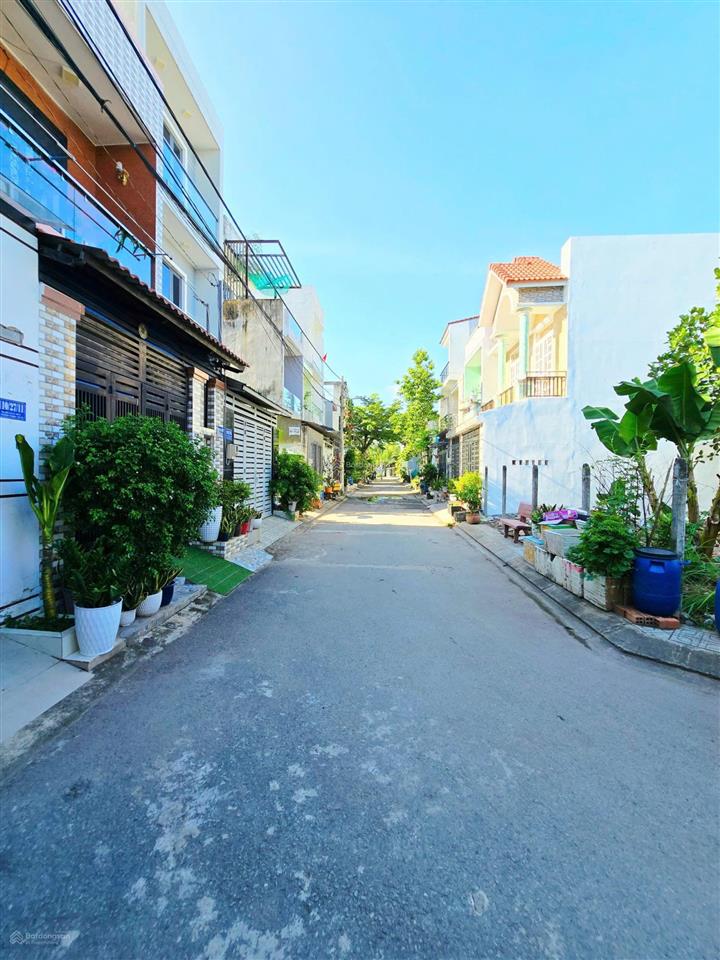 Gấp bán lô góc 3 mặt tiền, 131m2, ngang 13.1m, đường ô tô, gần vinhomes grand park, chợ lò lu