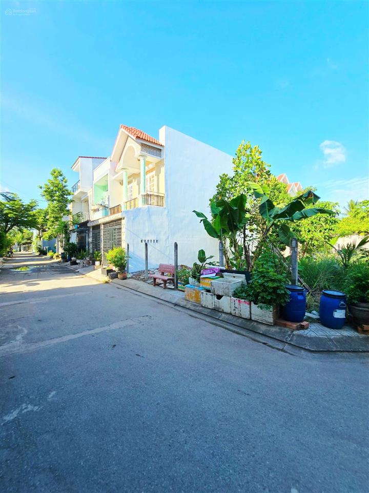 Gấp bán lô góc 3 mặt tiền, 131m2, ngang 13.1m, đường ô tô, gần vinhomes grand park, chợ lò lu