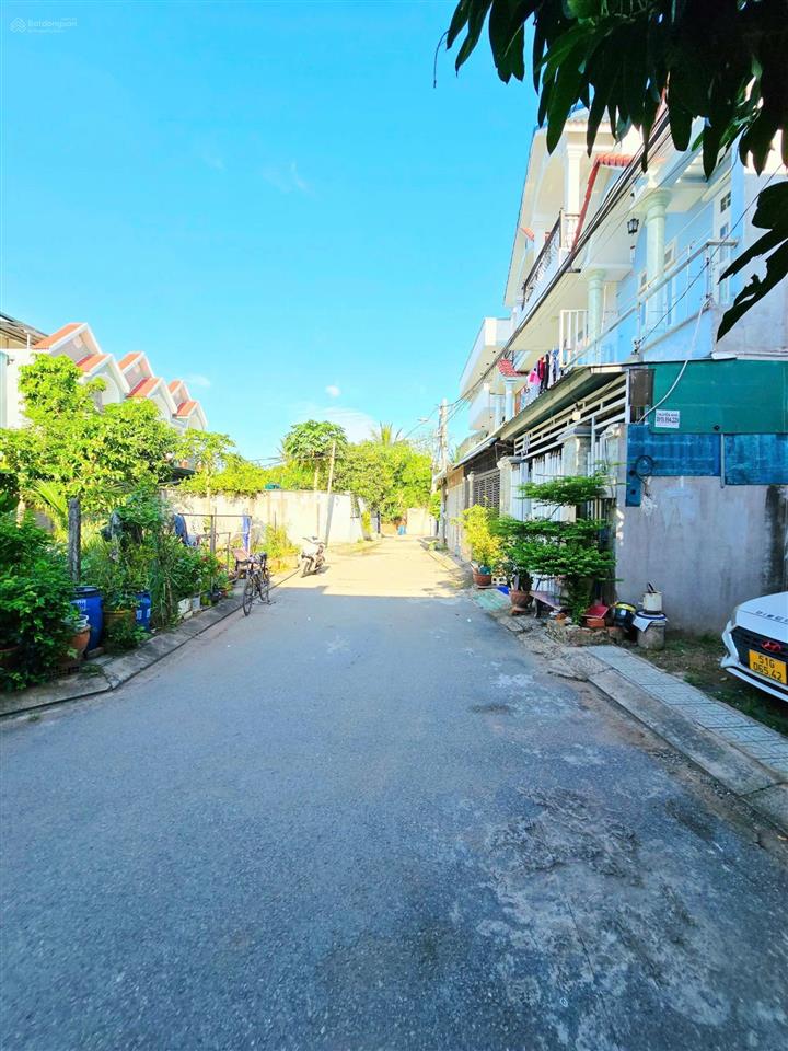 Gấp bán lô góc 3 mặt tiền, 131m2, ngang 13.1m, đường ô tô, gần vinhomes grand park, chợ lò lu