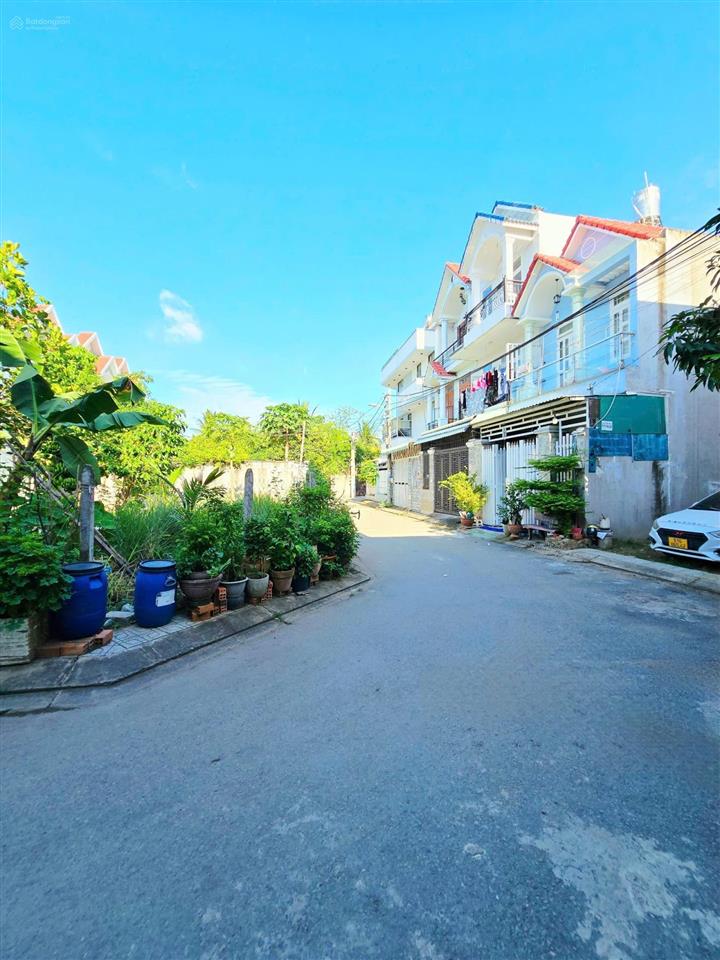 Gấp bán lô góc 3 mặt tiền, 131m2, ngang 13.1m, đường ô tô, gần vinhomes grand park, chợ lò lu