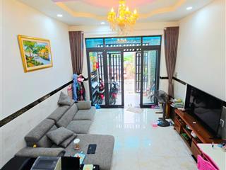 Nhà đẹp 51m2, 3 tầng, hoàn công đủ, đường ô tô 6m, gần trường đh marketing, ngã 3 lã xuân oai lò lu