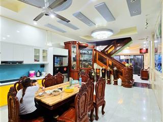Nhà nội thất gỗ đẳng cấp 118m2, 4tầng, ngang 5.4m, đường 7m, hoàn công đủ, ngay ubnd p. long trường