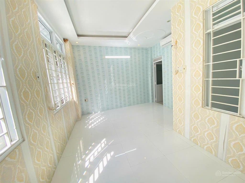 Bán nhà 3 tầng hẻm hùng vương gần quảng trường 2/4, cách bãi biển trung tâm nha trang 300m