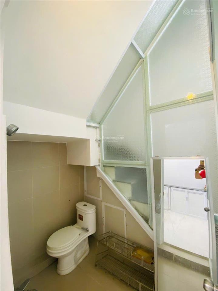 Bán nhà 3 tầng hẻm hùng vương gần quảng trường 2/4, cách bãi biển trung tâm nha trang 300m