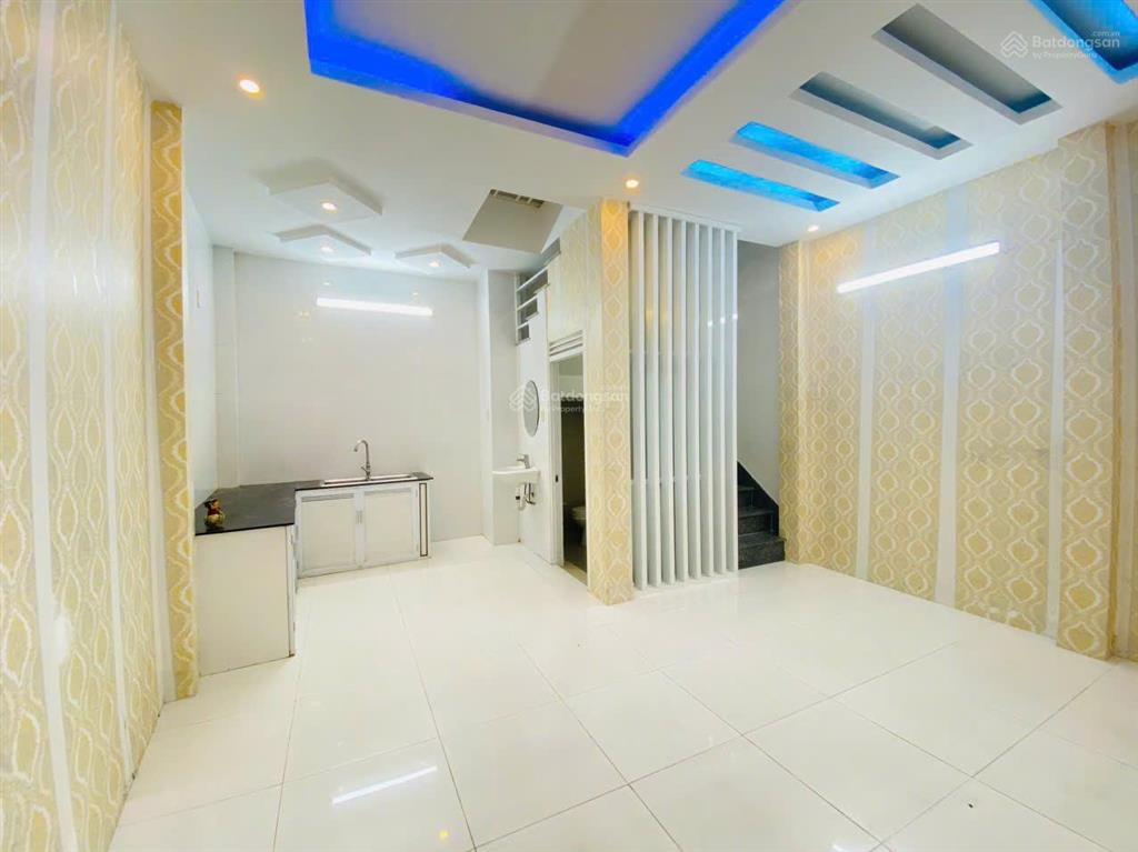 Bán nhà 3 tầng hẻm hùng vương gần quảng trường 2/4, cách bãi biển trung tâm nha trang 300m