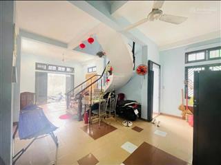 Cần bán nhà góc 3 tầng 2 mặt đường thông thoáng khu vực tt nha trang  gần chợ đầm giá 4ty200