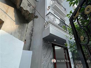 Bán căn nhà thạch bàn đơn lập ô tô đỗ cổng sân riêng thoáng mát