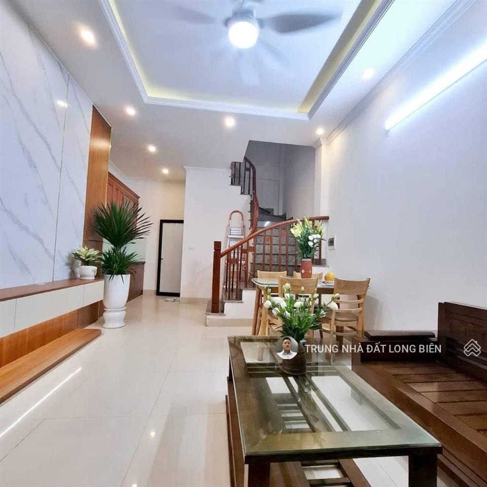 Gấp gấp bán nhà thạch bàn cổ linh 35m2 x 5 tầng full nội thất xịn xò ngõ rộng 3m gần aeon mall
