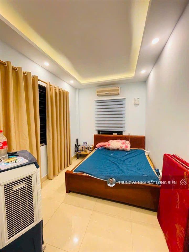 Bán nhà cự khối long biên lô góc 65m2 x 2 tầng, 3 ngủ giá hơn 4 tỷ, ô tô 7 chỗ đỗ cửa gần aeon mall
