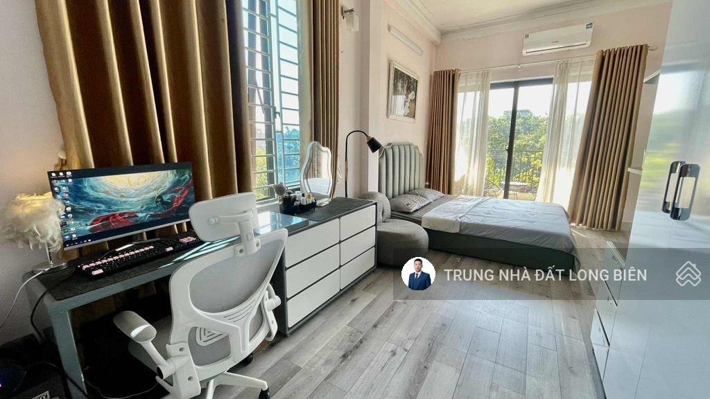 Bán gấp căn nhà cự khối 35m2 4 tầng 3 ngủ full nội thất xịn xò ô tô đỗ cửa gần aeon mall long biên