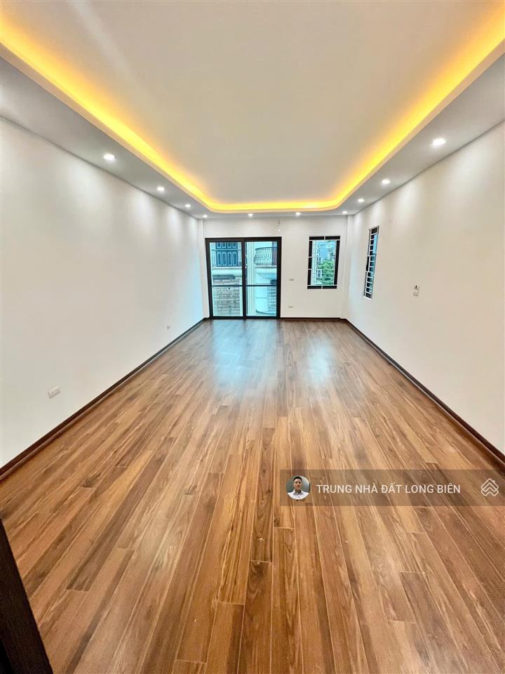 Hiếm 5,2 tỷ nhà 35m2 x 5 tầng ô chờ thang máy ngõ cực nông ngay cầu thanh trì sang phố rất tiện