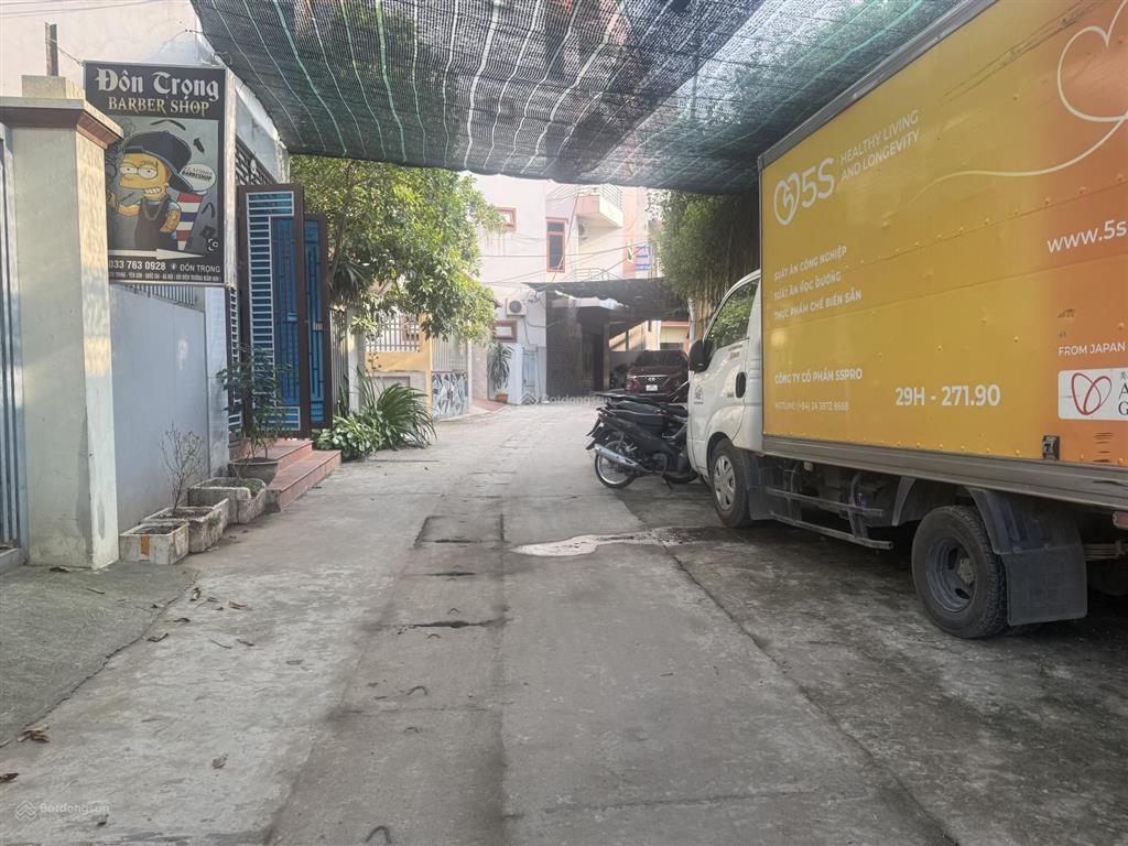 Cần bán đất tại sơn trung yên sơn (nay là xã q.oai) cách chợ và đại lộ thăng long chỉ vài trăm mét