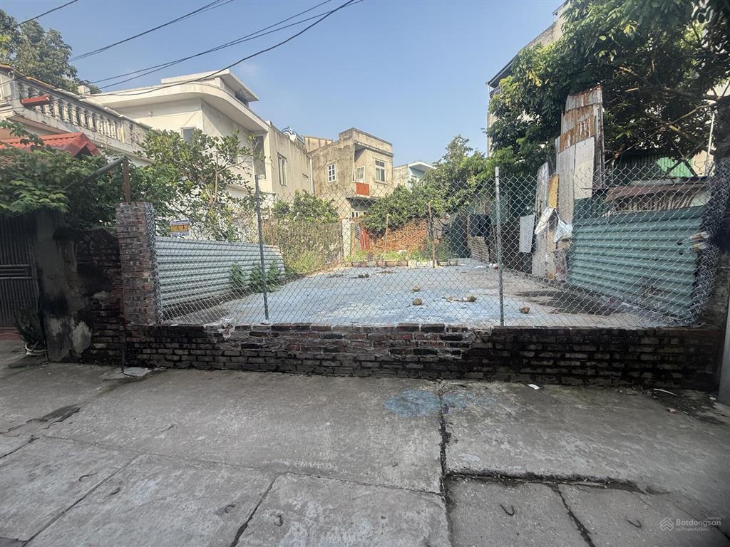 Cần bán đất tại sơn trung yên sơn (nay là xã q.oai) cách chợ và đại lộ thăng long chỉ vài trăm mét