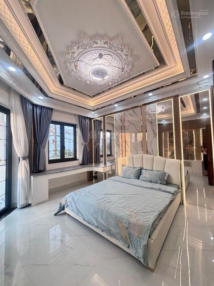 Duy nhất 1 căn 60m2 ngang 4.4 5 tầng 6pn giáp lê văn sỹ