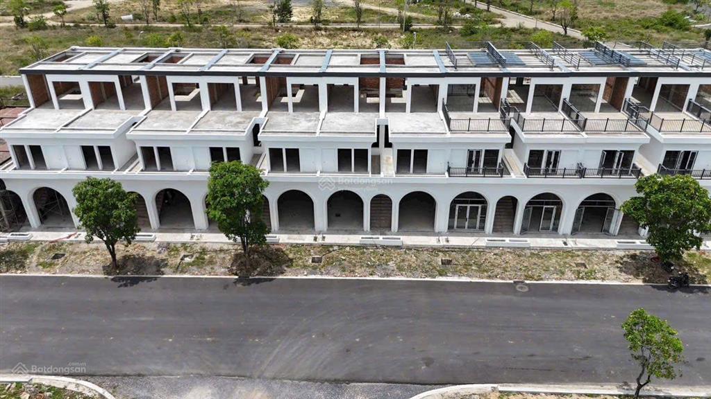 Chỉ từ 3 tỷ (40%)  sở hữu ngay nhà phố 1 trệt 3 lầu giữa trung tâm tp. nha trang