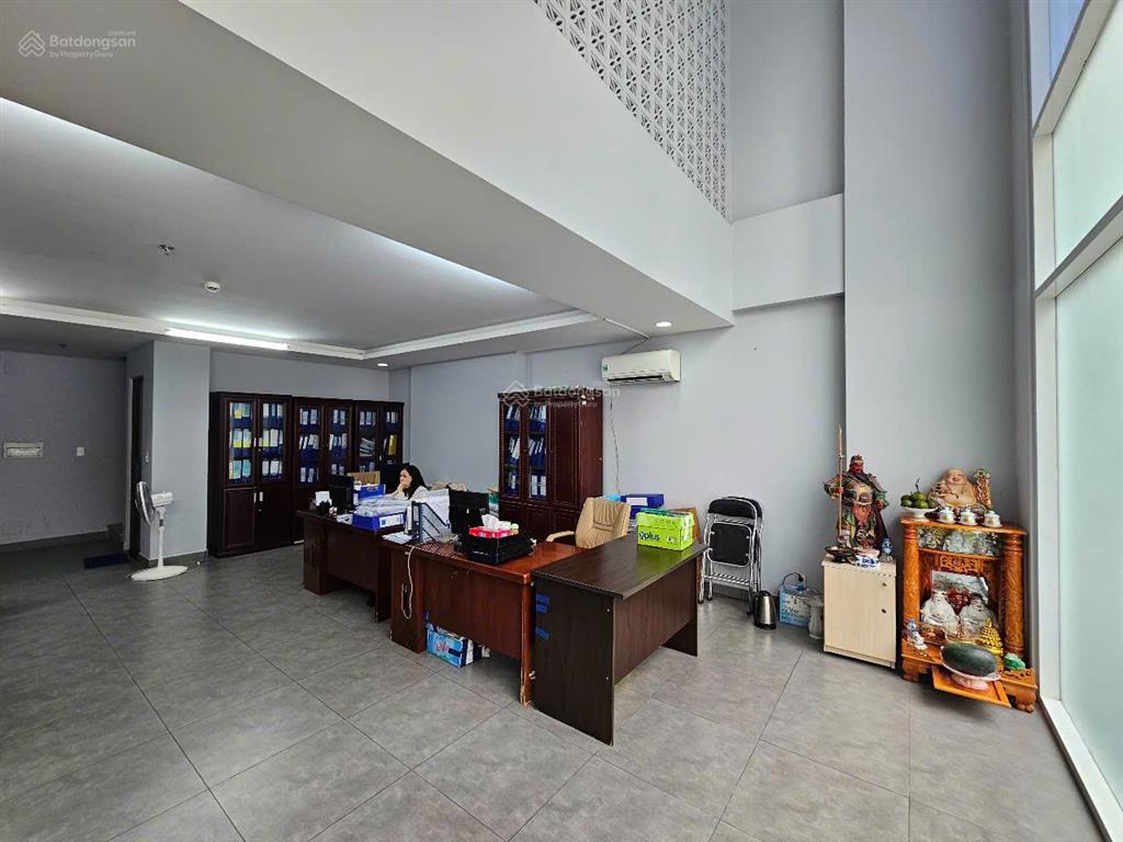 Chính chủ bán shophouse sky center / dt 130m2  giá bán 6,5 tỷ  cam kết giá thật, không đăng ảo