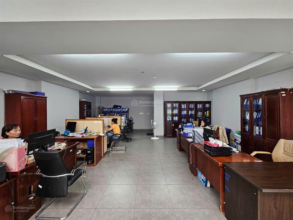 Chính chủ bán shophouse sky center / dt 130m2  giá bán 6,5 tỷ  cam kết giá thật, không đăng ảo