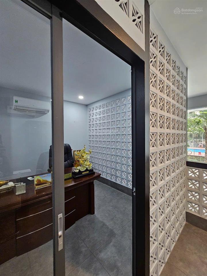 Chính chủ bán shophouse sky center / dt 130m2  giá bán 6,5 tỷ  cam kết giá thật, không đăng ảo