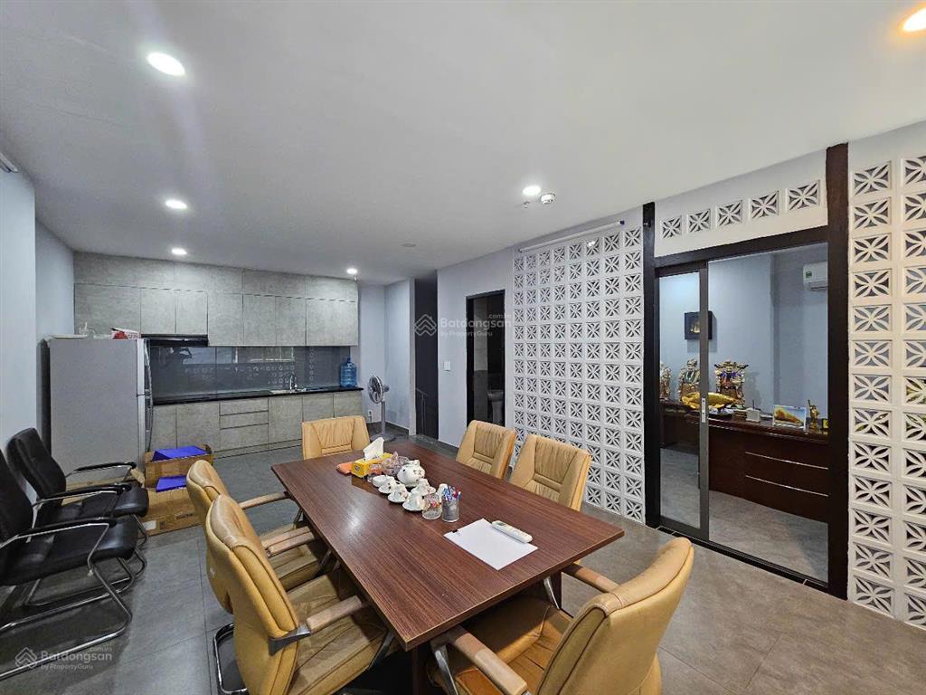 Chính chủ bán shophouse sky center / dt 130m2  giá bán 6,5 tỷ  cam kết giá thật, không đăng ảo