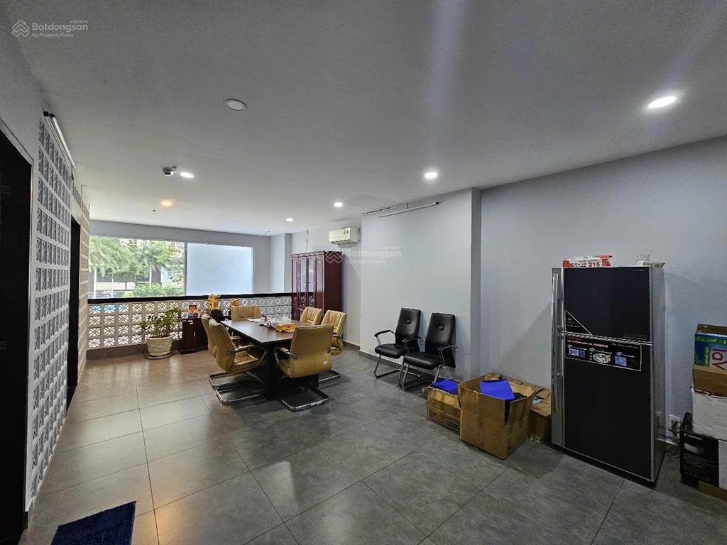 Chính chủ bán shophouse sky center / dt 130m2  giá bán 6,5 tỷ  cam kết giá thật, không đăng ảo