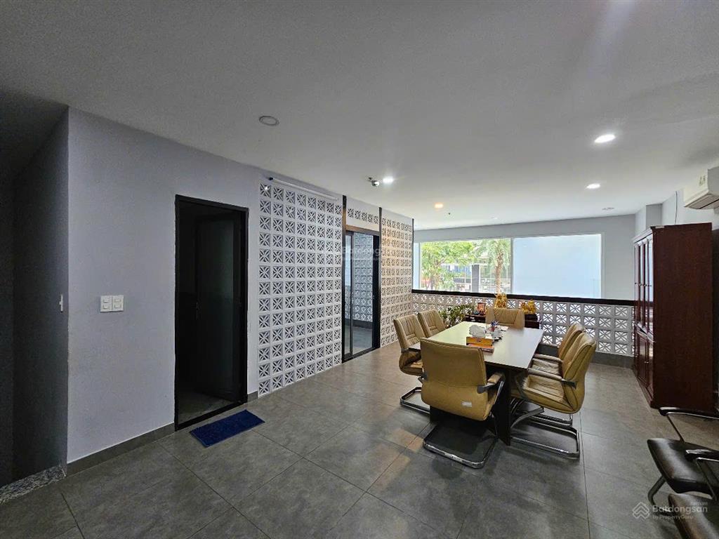 Chính chủ bán shophouse sky center / dt 130m2  giá bán 6,5 tỷ  cam kết giá thật, không đăng ảo