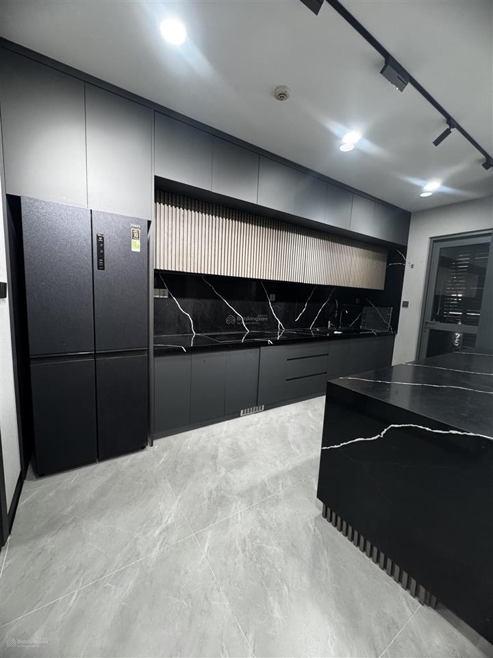 Cho thuê gold view q4  3pn 2wc 117m nội thất đủ, 5p đi q1, bơi gym,chỉ 23 tr rẻ nhất bến vân đồn