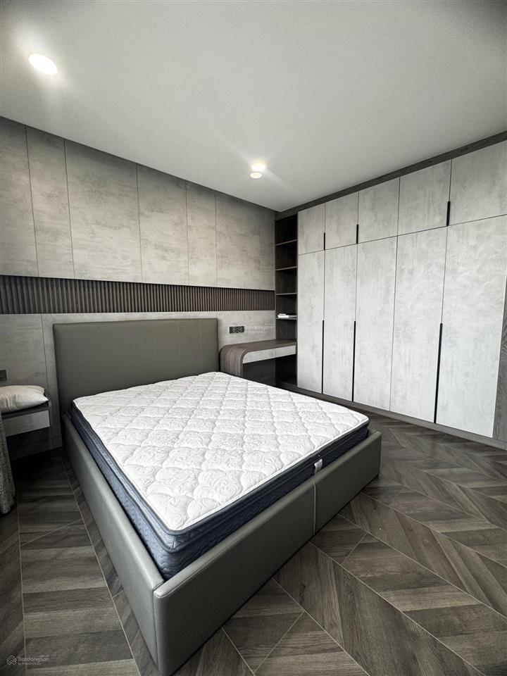 Cho thuê gold view q4  3pn 2wc 117m nội thất đủ, 5p đi q1, bơi gym,chỉ 23 tr rẻ nhất bến vân đồn