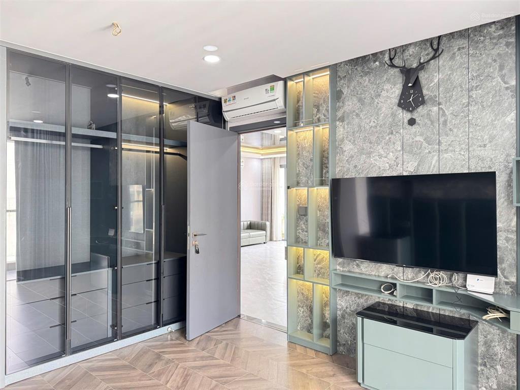 Cho thuê gold view q4  3pn 2wc 117m nội thất đủ, 5p đi q1, bơi gym,chỉ 23 tr rẻ nhất bến vân đồn