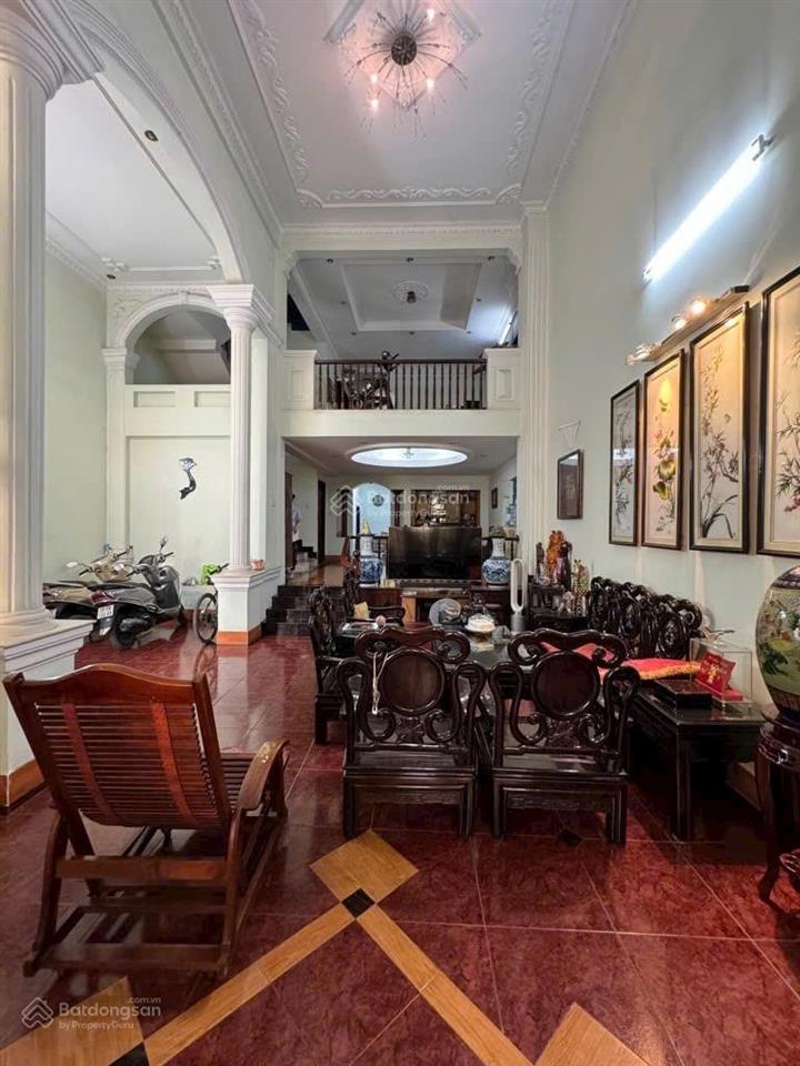 Biệt phủ tân bình  giáp quận 3  lê văn sỹ  234m2  3 tầng  gara ô tô riêng  pn+wc 134tr/m2 tl