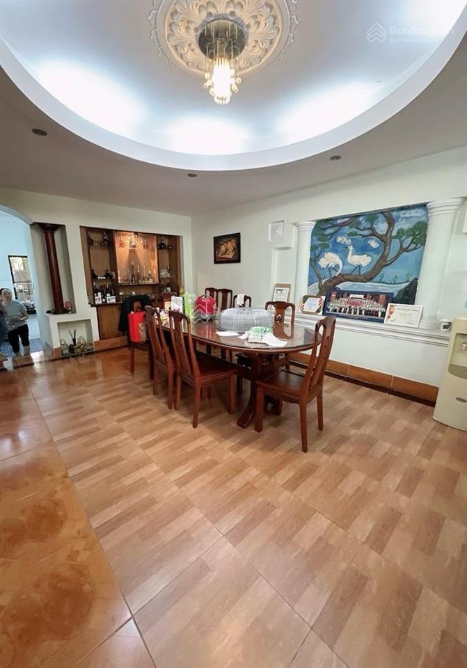 Biệt phủ tân bình  giáp quận 3  lê văn sỹ  234m2  3 tầng  gara ô tô riêng  pn+wc 134tr/m2 tl