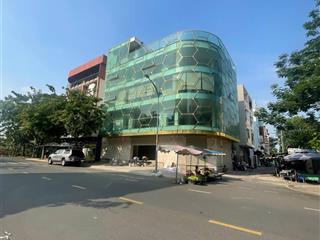 Vị trí đẹp! bán lô đất góc 2 mặt tiền ngay trần não, q.2  11x13m, xd hầm 6 tầng mđ 92%  30 tỷ