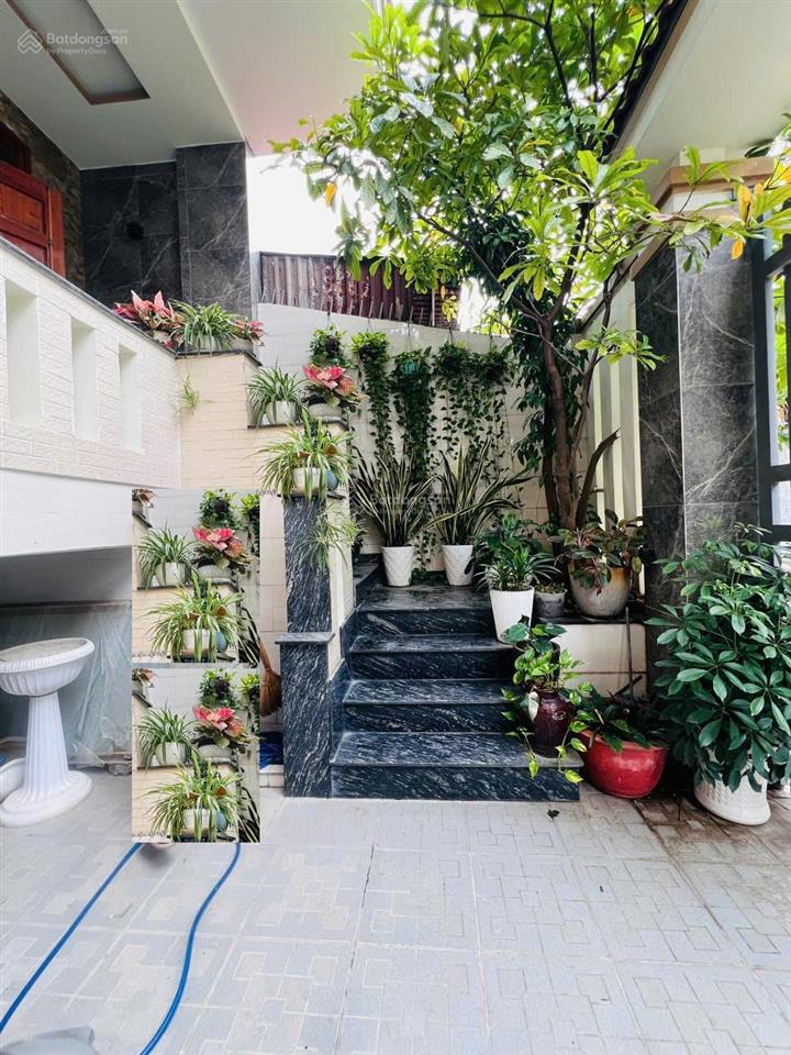 Nhà sang xịn 2 mặt tiền 4pn 6wc, hầm xe hơi, thang máy, 900m ra phạm văn đồng, 200m ra vành đai 2