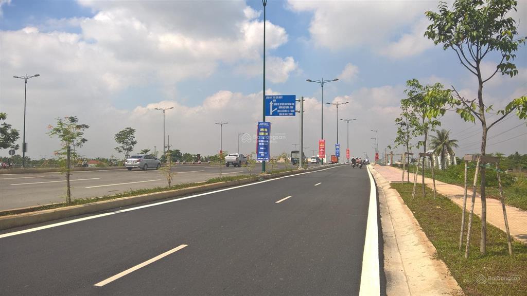 Nhà sang xịn 2 mặt tiền 4pn 6wc, hầm xe hơi, thang máy, 900m ra phạm văn đồng, 200m ra vành đai 2