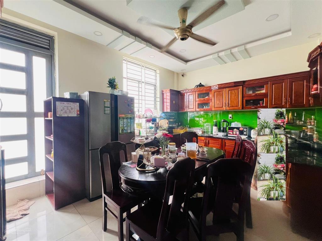 Nhà sang xịn 2 mặt tiền 4pn 6wc, hầm xe hơi, thang máy, 900m ra phạm văn đồng, 200m ra vành đai 2