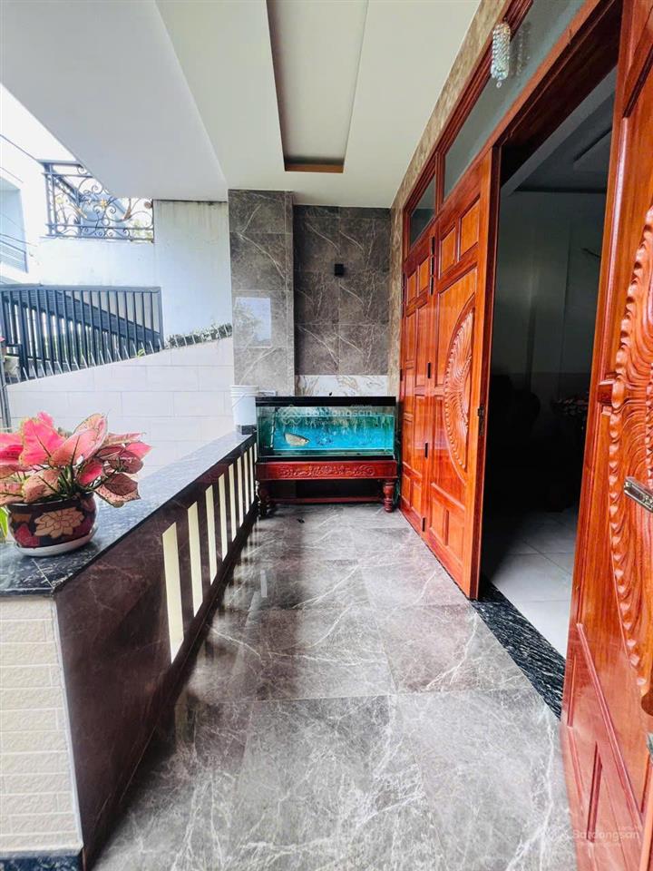 Nhà sang xịn 2 mặt tiền 4pn 6wc, hầm xe hơi, thang máy, 900m ra phạm văn đồng, 200m ra vành đai 2