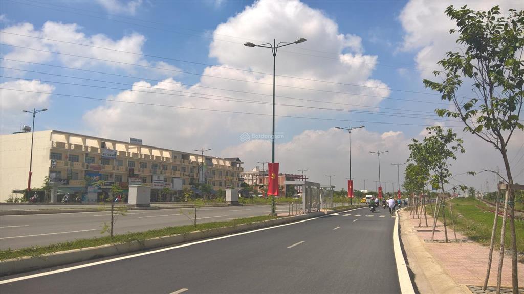 Đất đẹp rộng 8 mét hình chữ nhật tặng nhà gần ngã tư bình phước sổ hồng chính chủ đường ô thông