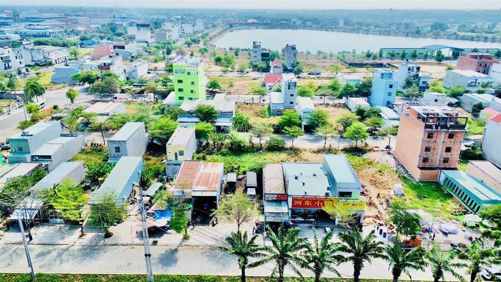 Chính chủ bán nền đối diện trung tâm thương mại